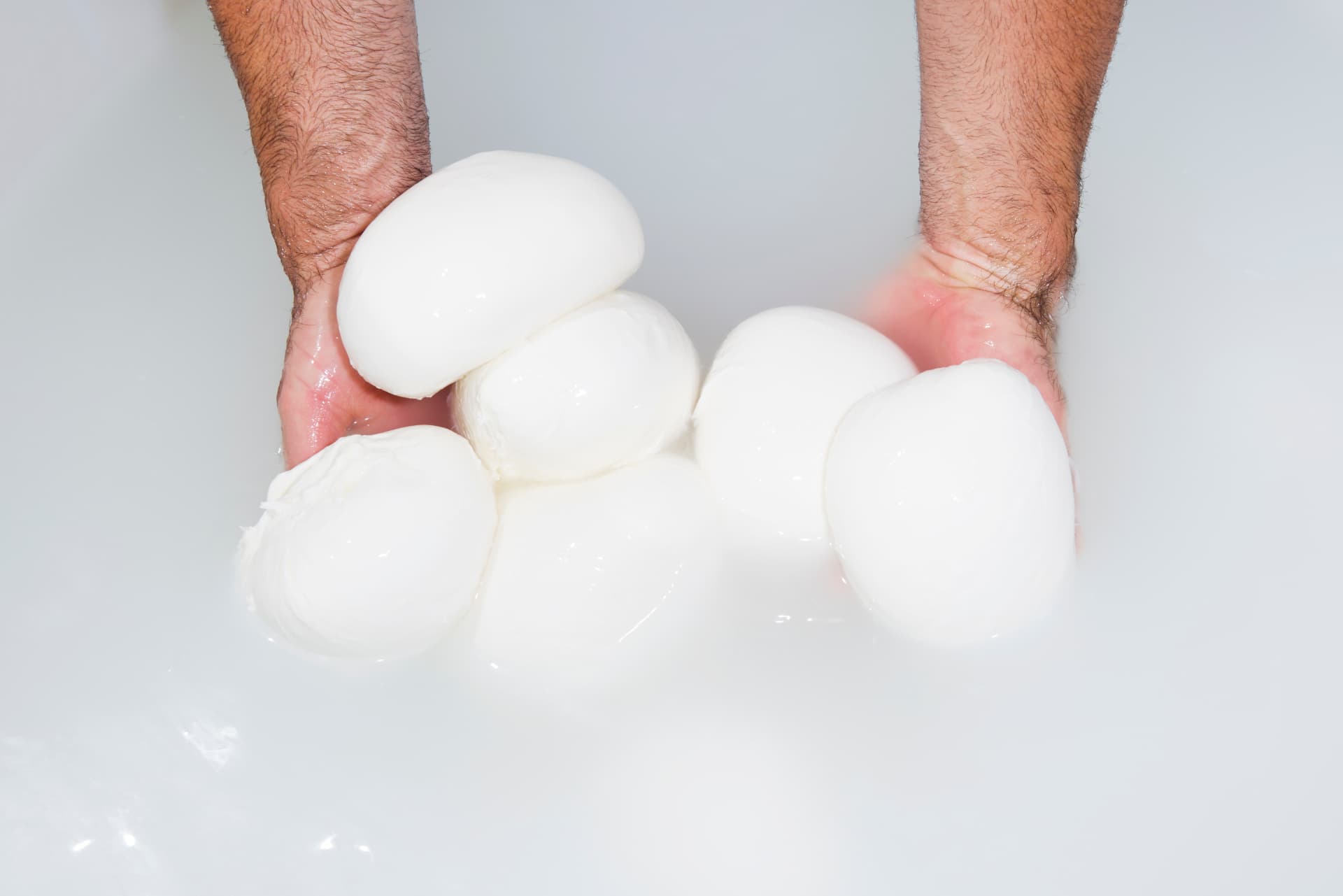 MASTELA NO SORO — burrata de búfala Bianco Latte